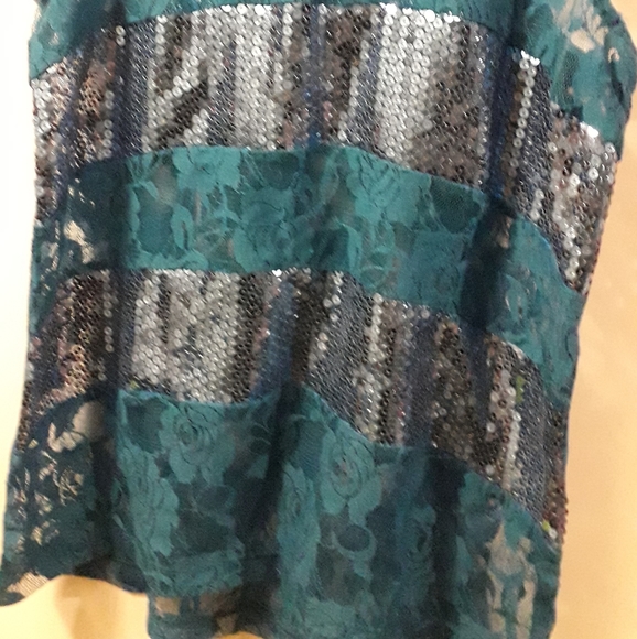 Blouse - Picture 2 of 3